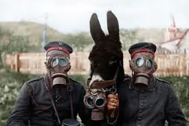 Deutsche Soldaten mit Gasmasken im 1. Weltkrieg
