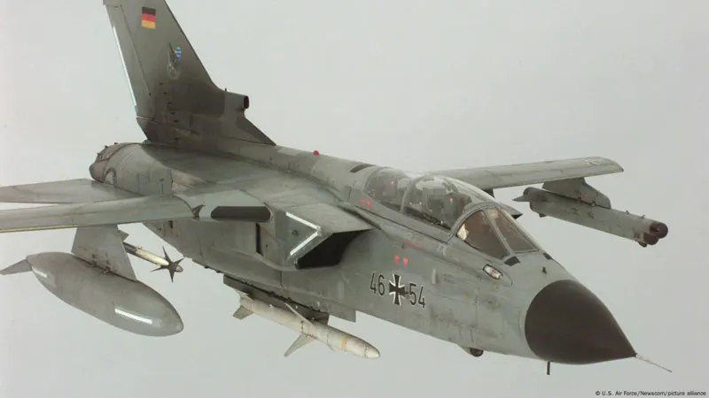 Deutscher TORNADO über Jugoslawien